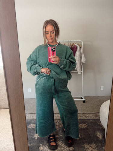 EMERALD GREEN CROP SWEATS