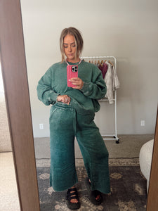 EMERALD GREEN CROP SWEATS