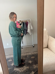 EMERALD GREEN CROP SWEATS