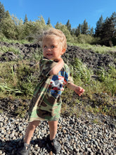 Load image into Gallery viewer, AMERICAS BDAY CAMO TEE - YOUTH