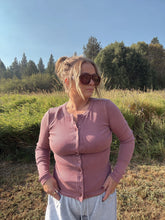 Load image into Gallery viewer, RIBBED BUTTON DOWN LONG SLEEVE - mauve