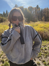 Load image into Gallery viewer, FUZZY QUARTER ZIP - grey/black