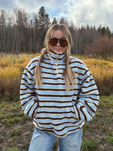 Load image into Gallery viewer, WEEKEND ESCAPE SHERPA