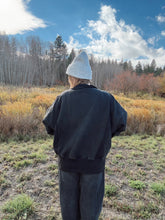Load image into Gallery viewer, Snap pullover - washed black