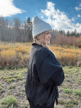 Load image into Gallery viewer, Snap pullover - washed black